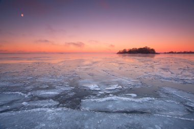Okyanus kış sabahı