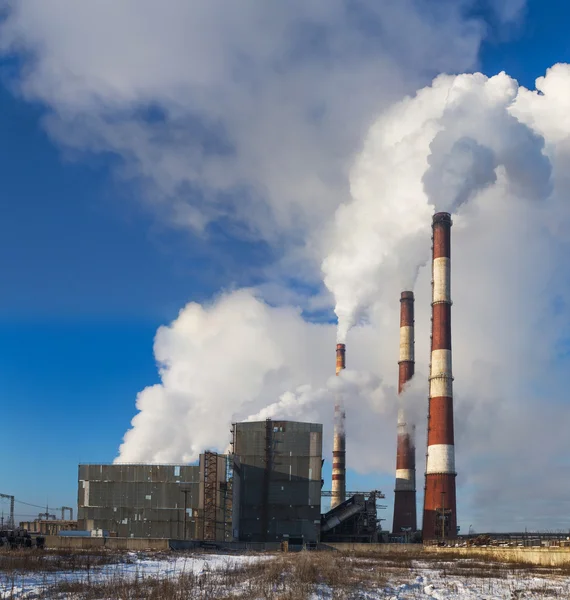 Central eléctrica en invierno — Foto de Stock