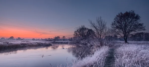 Frosty amanhecer de outono — Fotografia de Stock
