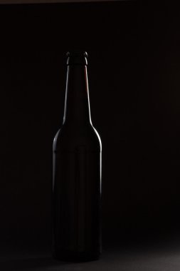 Kontur koyu bira şişesi