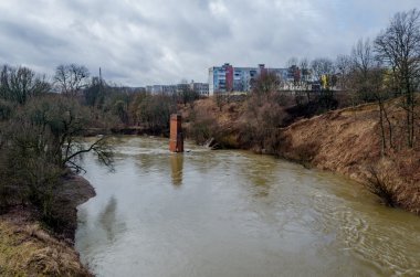 Chernyakhovsk, Rusya Angrapa Nehri'nin Riverwalk görünümünden