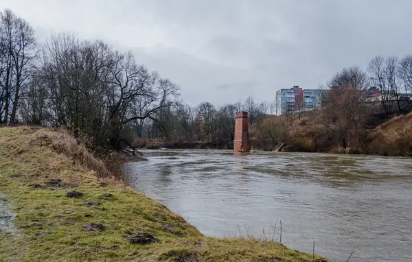 Chernyakhovsk, Rusya Angrapa Nehri'nin Riverwalk görünümünden