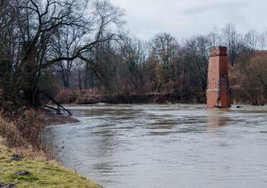 Chernyakhovsk, Rusya Angrapa Nehri'nin Riverwalk görünümünden