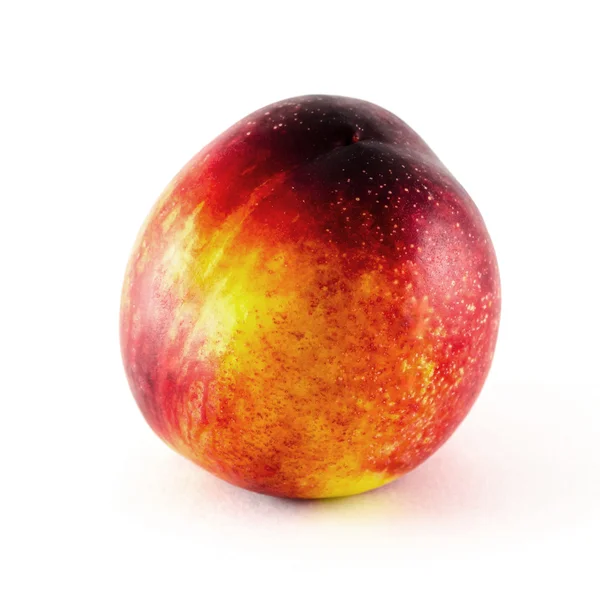 Fruto de nectarina aislado sobre fondo blanco — Foto de Stock
