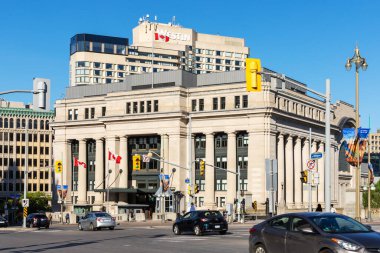Ottawa, Kanada 23 Mayıs 2021: Ottawa şehir merkezindeki Rideau Caddesi 'ndeki Kanada Senatosu hükümet binası. Hükümet Konferans Merkezi