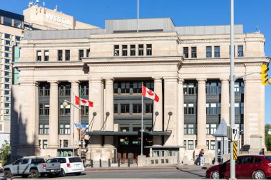 Ottawa, Kanada 23 Mayıs 2021: Ottawa şehir merkezindeki Rideau Caddesi 'ndeki Kanada Senatosu hükümet binası. Hükümet Konferans Merkezi