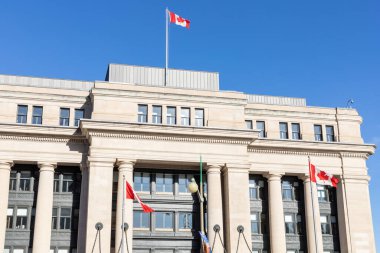Ottawa, Kanada 23 Mayıs 2021: Ottawa şehir merkezindeki Rideau Caddesi 'ndeki Kanada Senatosu hükümet binası. Hükümet Konferans Merkezi
