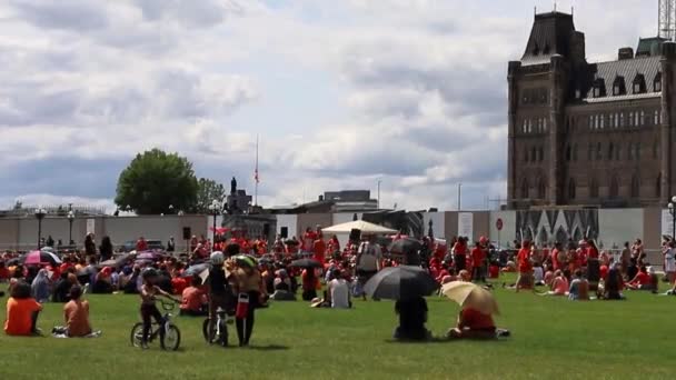 Ottawa Kanada Temmuz 2021 Yerli Halkı Desteklemek Amacıyla Parliament Hill — Stok video