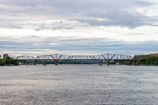 Panoramiczny Widok Rzekę Ottawę Most Alexandra Ottawy Gatineau Miasta Quebec — Zdjęcie stockowe