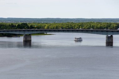 Ottawa, Kanada - 13 Haziran 2025: Ottawa Nehri ve Ontario ile Quebec arasındaki Macdonald-Cartier Köprüsü