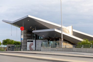 Ottawa, Kanada - 13 Haziran 2025: Başkentteki O-Train Konfederasyon Hattı 'nın bir parçası olan Pimisi İstasyonu