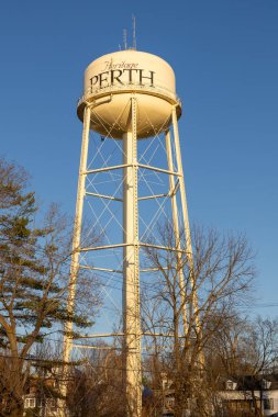 Perth, Kanada - 27 Nisan 2025 İlkbaharda Perth Su Kulesi