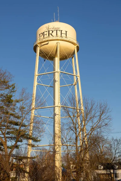 Perth, Kanada - 27 Nisan 2025 İlkbaharda Perth Su Kulesi