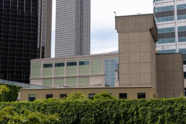 Montreal, Kanada - 4 Temmuz 2025: Şehir merkezindeki şehir binaları. Morden mimarisi olan şehir manzarası