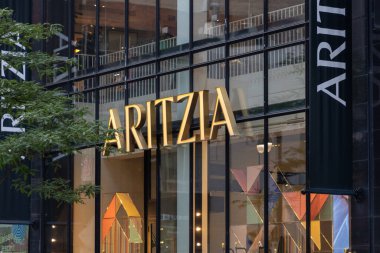 Montreal, Kanada - 2 Ağustos 2025: Aritzia giyim mağazası