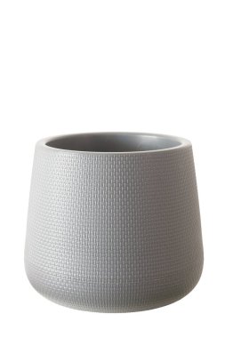 Beyaz arka planda izole edilmiş boş gri plastik kaplar. Bitkilere ya da çiçeklere uygun grafiksel tasarım için boş tencereler.