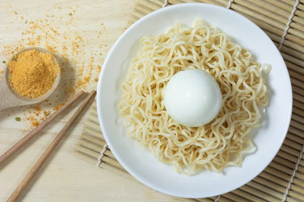 Boiled Egg Instant Noodles White Plate Placed Wooden Table — Stock Photo, Image