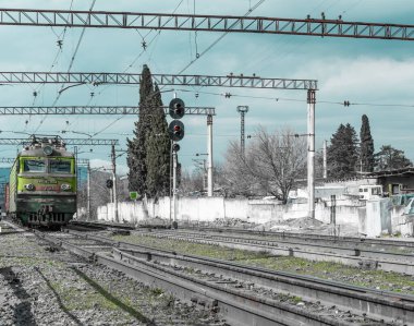  Georgia, Tiflis. Demiryolu kavşağı. Eski tren vagonları. Yük ve yolcu vagonları hizmet dışı..