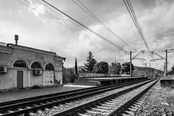 Georgien Tiflis Eisenbahnkreuzung Alte Eisenbahnwagen Güter Und Personenwagen Außer Betrieb — Stockfoto