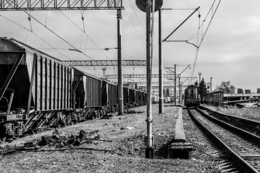  Georgia, Tiflis. Demiryolu kavşağı. Eski tren vagonları. Yük ve yolcu vagonları hizmet dışı..