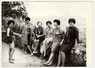Vintage Fotoğraf kadın grubu tatile gösterir..