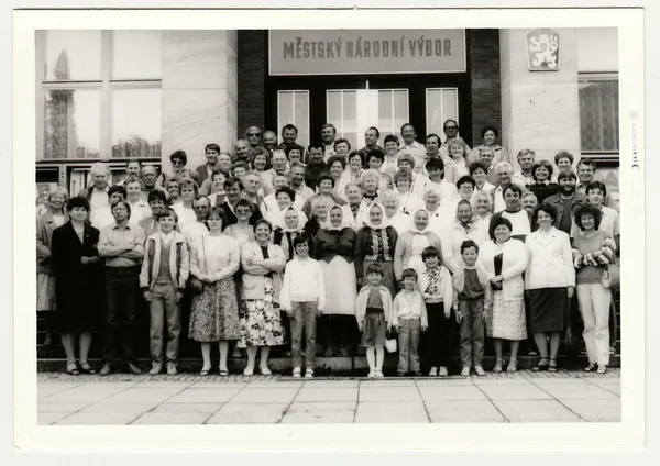 Vintage fotó mutatja emberek csoportja a nyaralás. — Stock Fotó