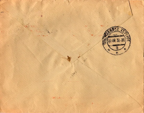 Dos d'une ancienne enveloppe usagée avec timbre tchécoslovaque . — Photo