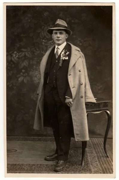 Vintage photo shows young groom wears his posh (Sunday best) clothes.  Antique black & white studio portrait. — Stock Photo, Image