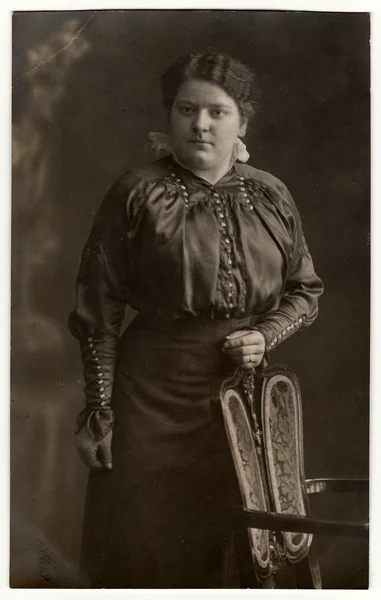 Rakousko Uhersko Cca 1910S Vintage Foto Ukazuje Zralá Žena Představuje — Stock fotografie