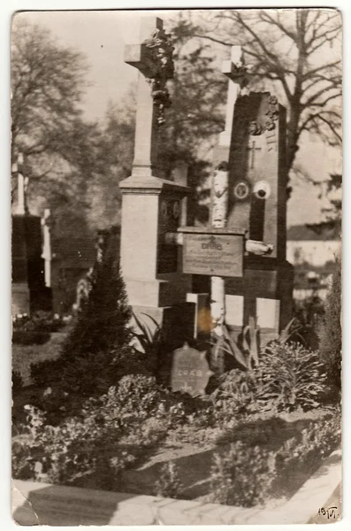 Vintage photo shows rural  graveyard . Black & white antique photography. — Stock Photo, Image