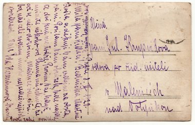 Geri bir vintage fotoğraf - kartpostal kullanılır. Zengin leke ve kağıt ayrıntıları. Arka plan olarak kullanılabilir. Resmi el yazısı içeren.