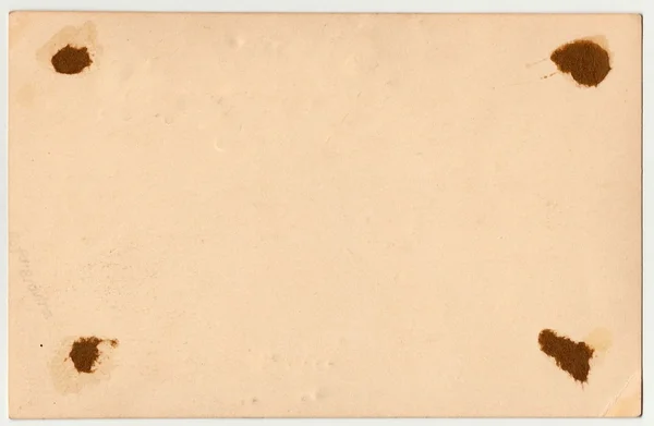 Terug van een vintage foto - gebruikt briefkaart met korst lijm. Rich vlek en papier details. Kan worden gebruikt als achtergrond. — Stockfoto