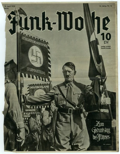 Репродукція журналу сторінці показує Адольфа Гітлера. — стокове фото