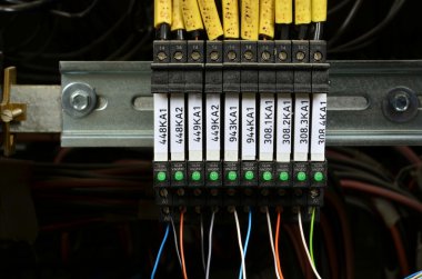 Işıklar işletim sistemi çalıştıran elektrik kablo bağlantısı.