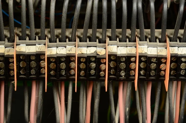 Połączenia przewodów elektrycznych (przewody fazowe). — Zdjęcie stockowe