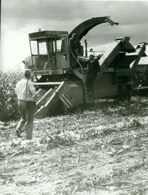 Retro fotoğraf gösterileri hasat birleştirin. Vintage siyah ve beyaz fotoğraf.