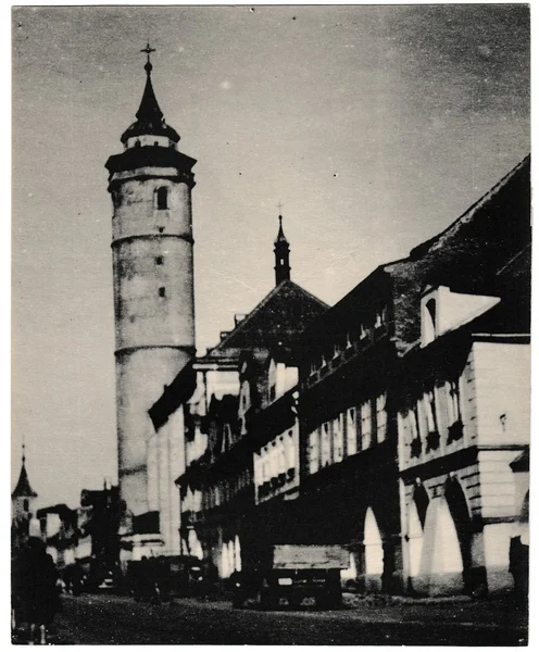 复古照片显示多马兹利塞的地标 - 广场上的主教教堂塔。它有56米高，偏离轴线是60厘米。 — 图库照片