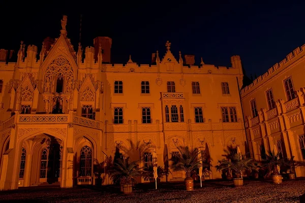Château de Lednice la nuit. Château de Lednice la nuit . — Photo