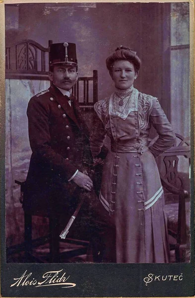 Skutec Austria Hungary 1906年7月23日 婚約中のカップルをヴィンテージ写真で紹介 写真は1906年7月23日にオーストリア ハンガリー帝国あるいはオーストリア ハンガリー帝国の君主制で撮影された — ストック写真