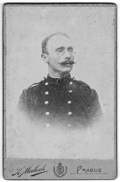 Vintage foto mostra ritratto uomo maturo. Soldato di rango superiore. Foto scattata nell'Impero austro-ungarico o anche nella Monarchia austro-ungarica. — Foto Stock