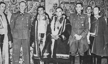 BOHEMIA VE Fas Protokolü - 1942 Reich Koruyucu Vekili Obergruppenf Lider Reinhard Heydrich ve zamanın Genel Sekreteri p-Gruppenf Führer 'i Karl Hermann Frank, Çek köylü heyetinin bir resepsiyonu sonrasında.