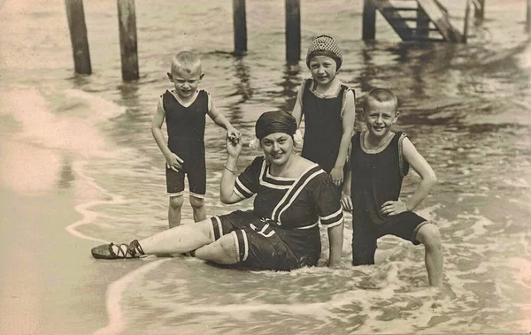 Ostseebad Zinnowitz Alemanha 1913 Foto Vintage Mostra Mamãe Com Crianças — Fotografia de Stock