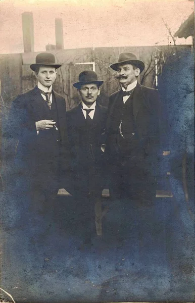 Germany Circa 1905 Vintage Cabinet Card Shows Dandy Men Wear — Stockfoto