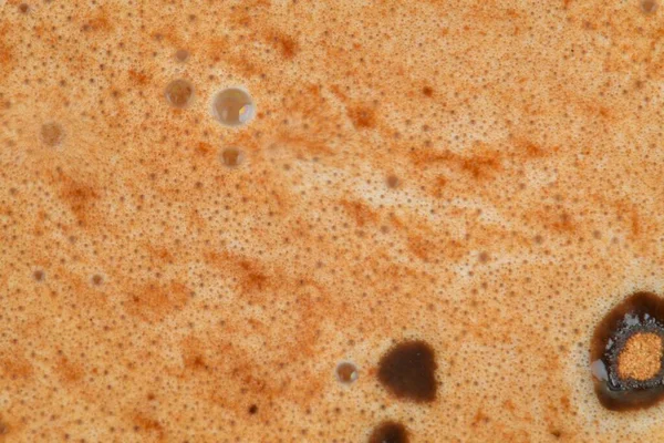 Hot chocolate foam close-up, macro. Abstract background. Black coffee with milk cream foam texture. Close-up black coffee espresso, top view. Close up shot shows detail of beautiful bubbles on top — Stock Photo, Image