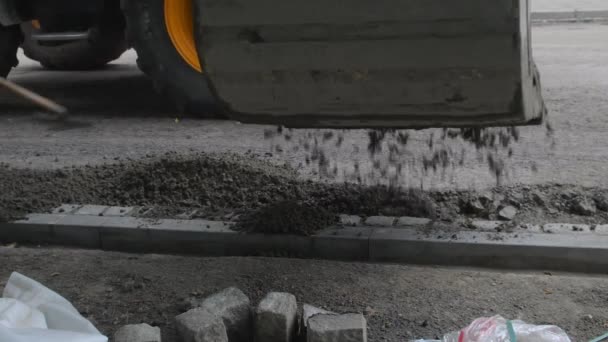 Power shovel pouring wet concrete on construction site. Final work before arriving road finisher — Stock Video