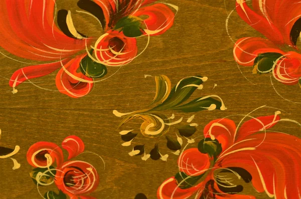 Деталь нарисованного вручную цветочного мотива на раскрашенной груди — стоковое фото