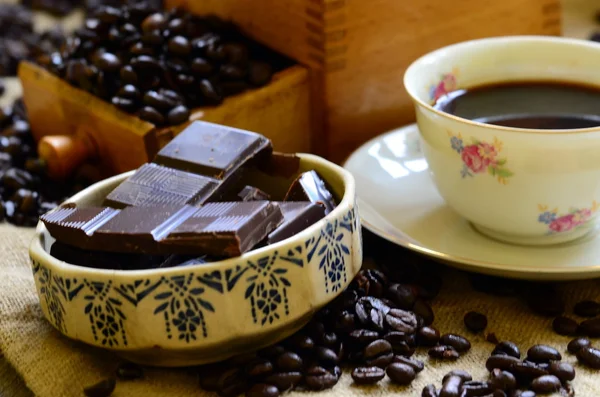 Conjunto de café tempo de quebra com grãos de café — Fotografia de Stock