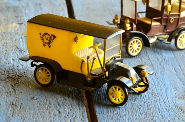 Carros de brinquedo vintage (carro postal, veículo de entrega de correio) com coachwork de plástico — Fotografia de Stock