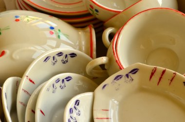 Retro bebeğin çay seti beyaz porselen yapılmış. Vintage oyuncak set.