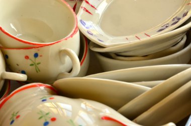 Retro bebeğin çay seti beyaz porselen yapılmış. Vintage oyuncak set.